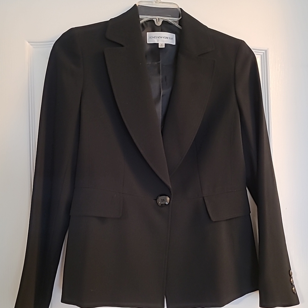Jones New York Size 4 Vintage Black Pant Suit